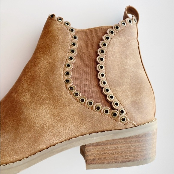 COCONUTS by Matisse Zella Brown Ankle Eyelet Trim Boots - Picture 9 of 10
